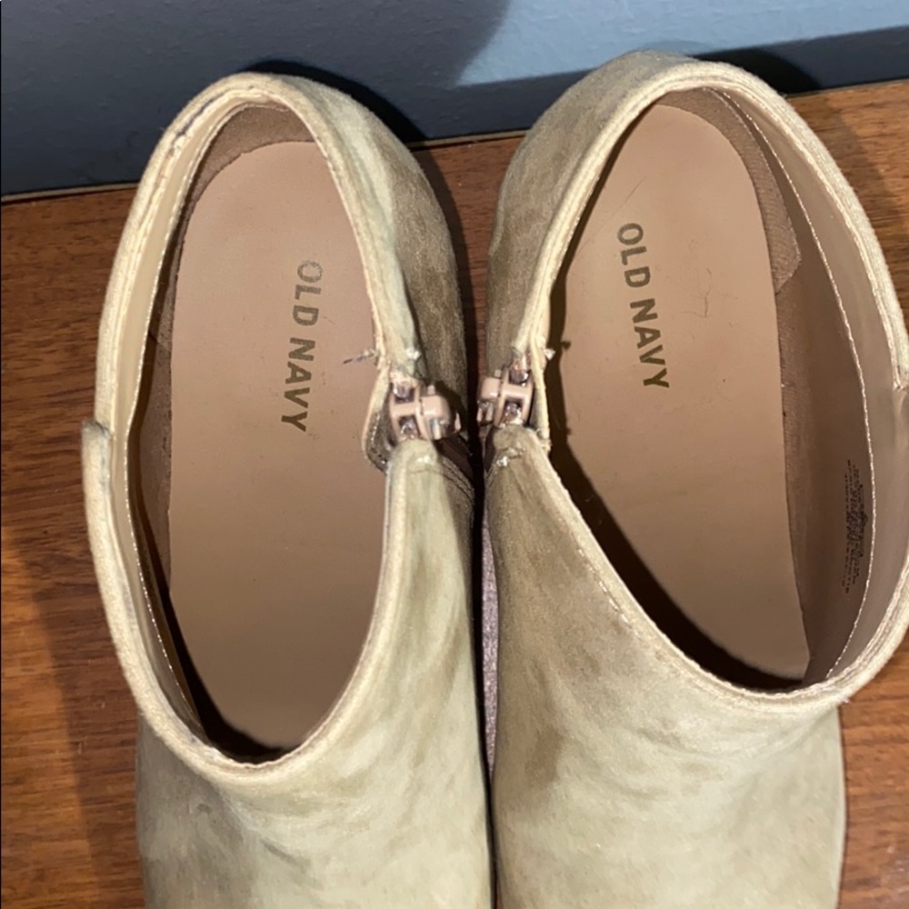 Boots - Picture 3 of 3